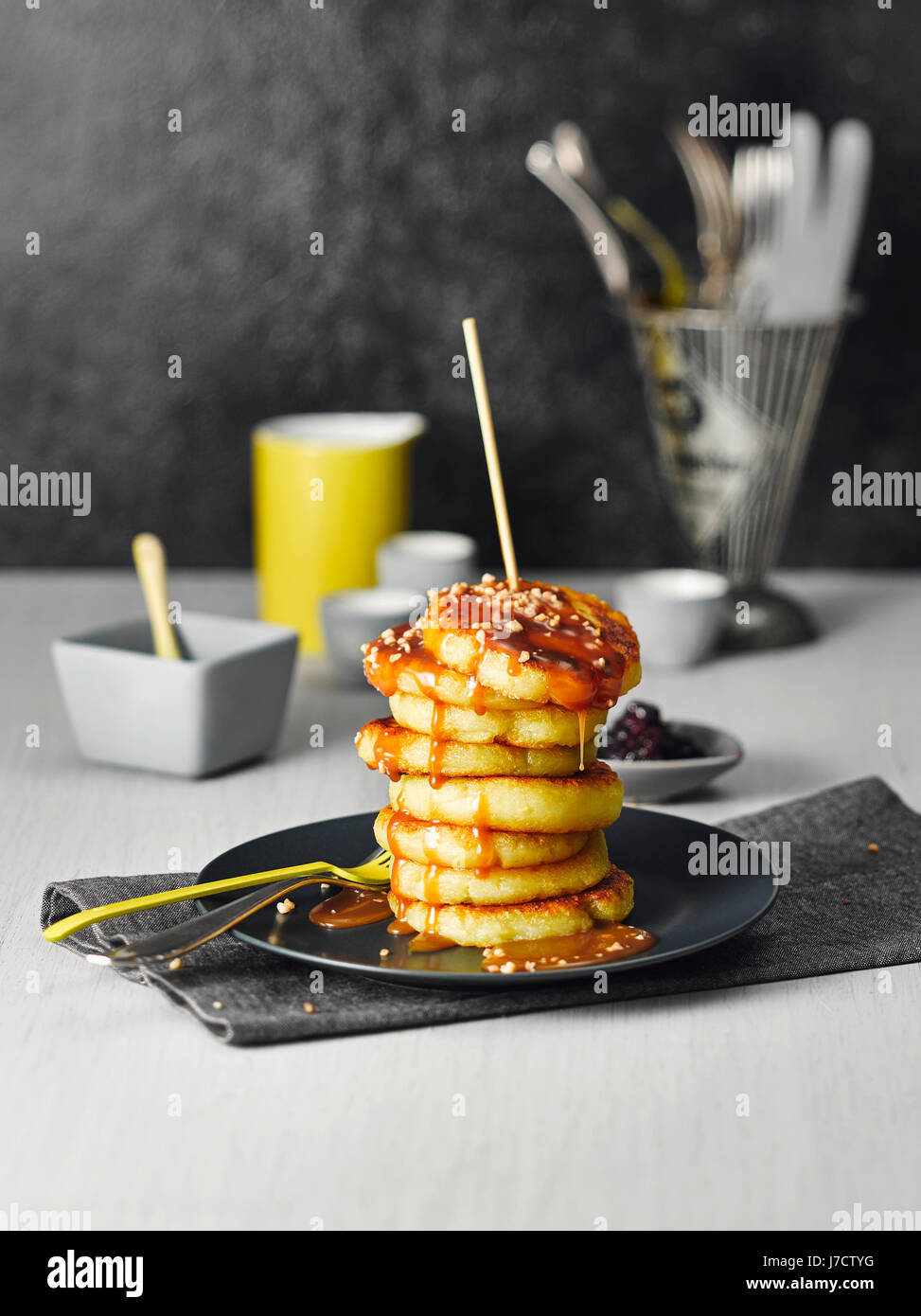 Quark Potato pancake con salsa di caramello Foto Stock