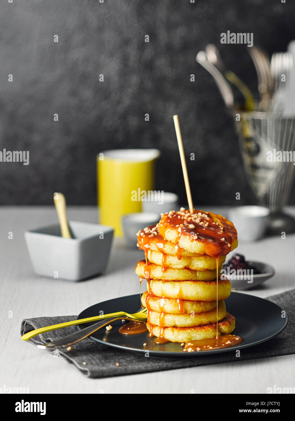 Quark Potato pancake con salsa di caramello Foto Stock