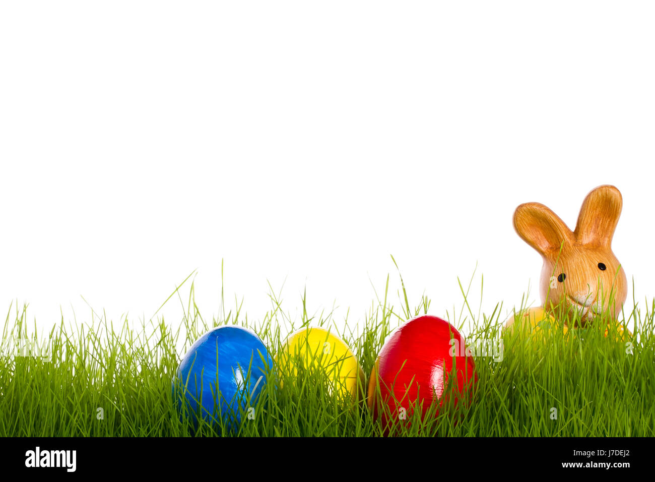 Piccolo coniglietto di pasqua con le uova di pasqua in erba Foto Stock