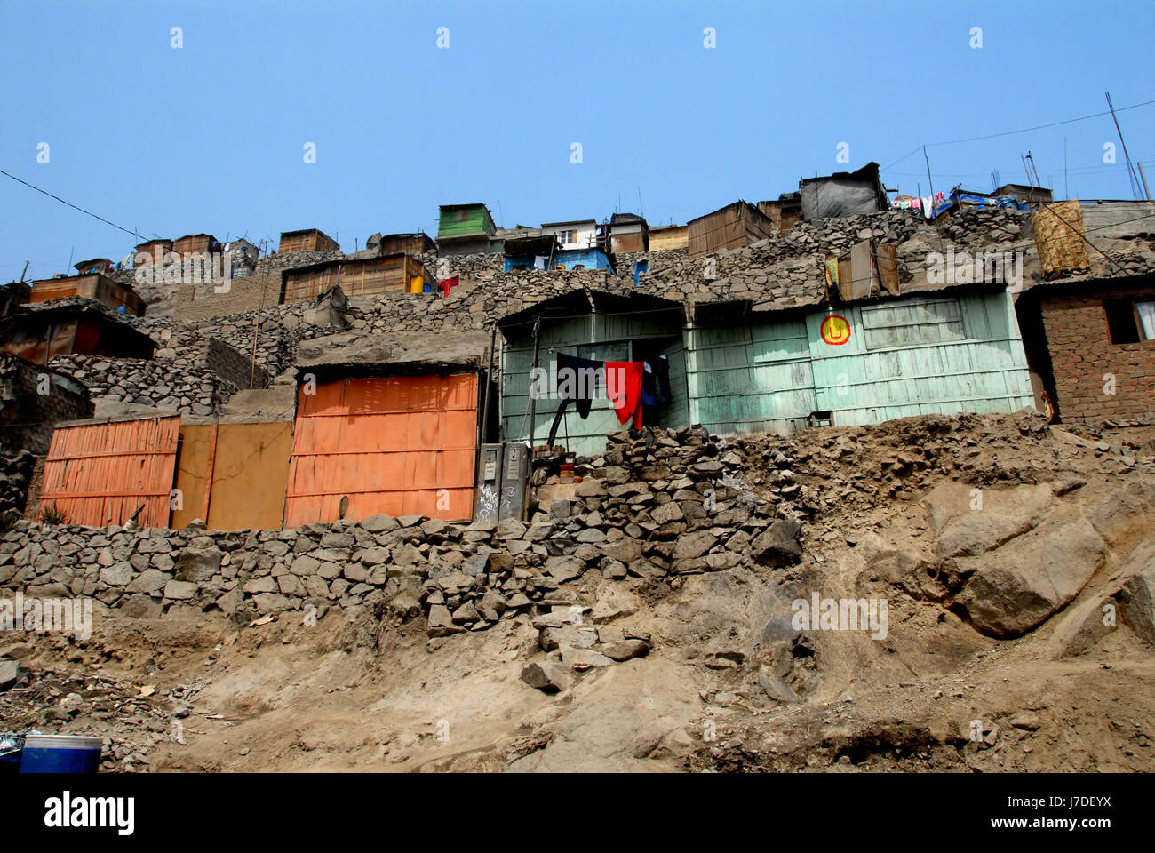 House edificio ospita montagne terzo mondo pianeta terra mondo Perù poveri in legno Foto Stock