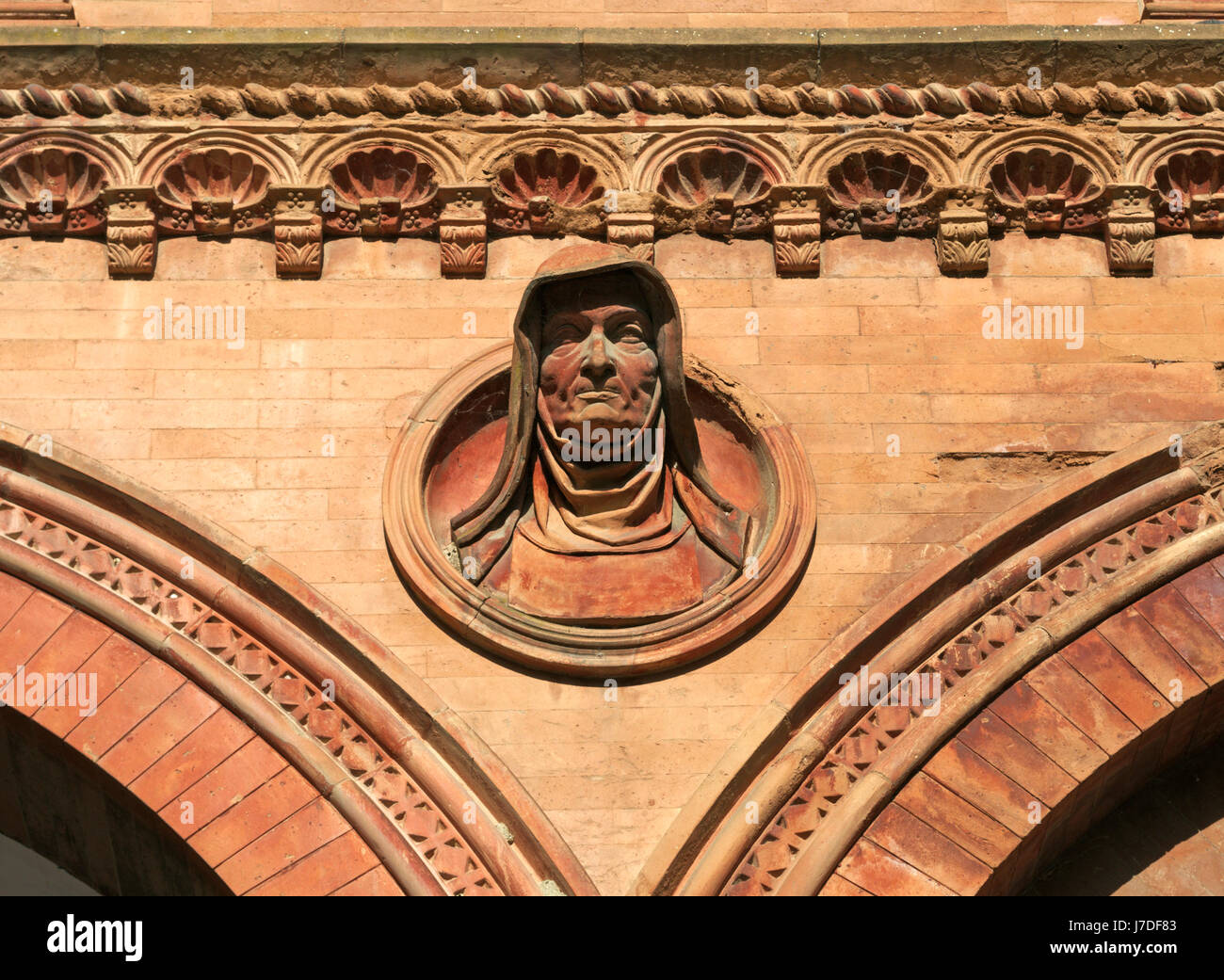 Dettaglio del portico della Certosa Cimitero Monumentale, Ferrara, Italia Foto Stock