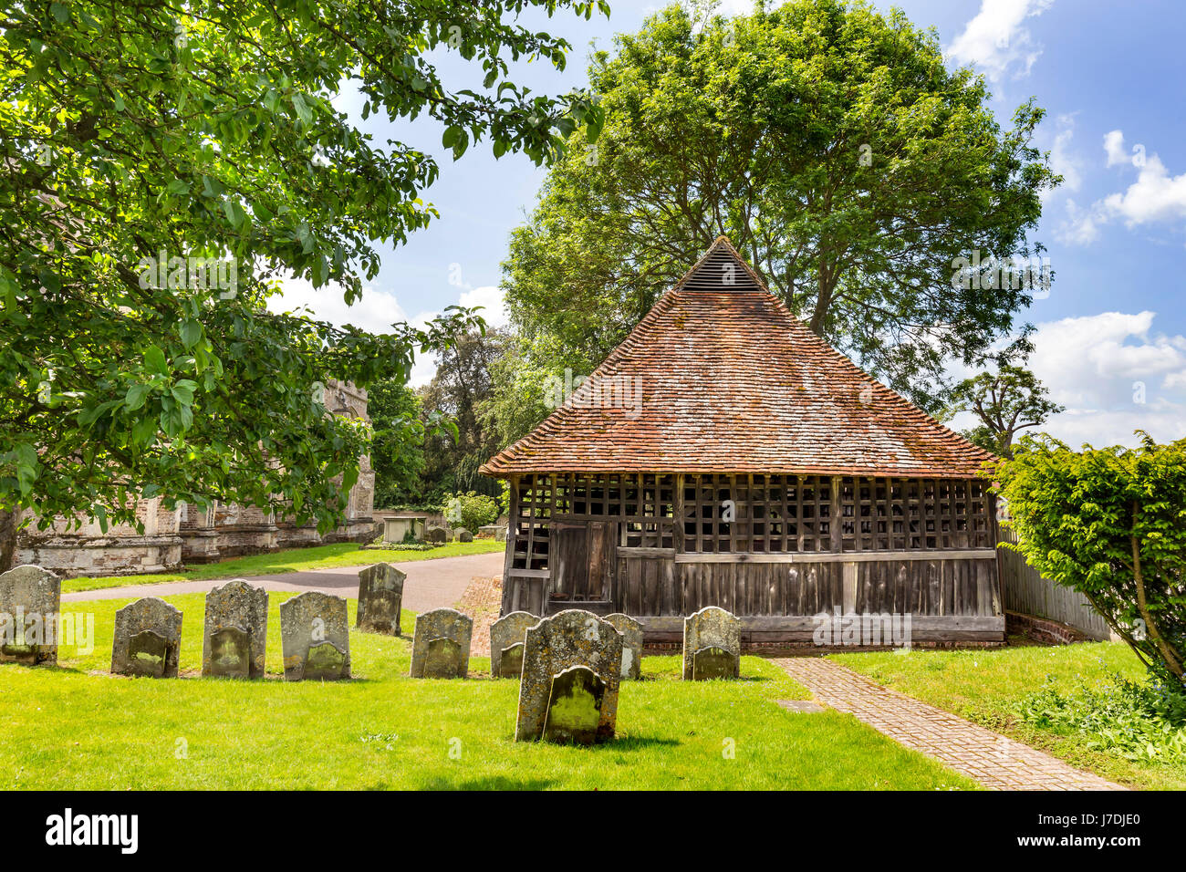 EAST BERGHOLT, SANTA MARIA VERGINE chiesa e il campanile a gabbia Foto Stock