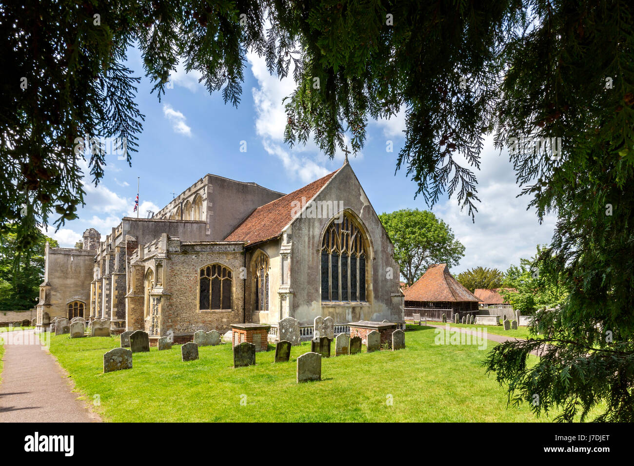 EAST BERGHOLT, SANTA MARIA VERGINE chiesa e il campanile a gabbia Foto Stock
