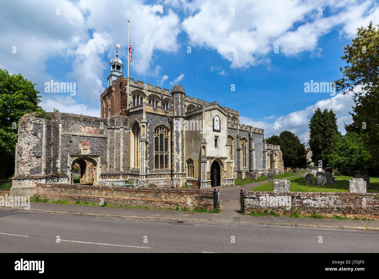 EAST BERGHOLT, SANTA MARIA VERGINE CHIESA E BELLCAGE Foto Stock