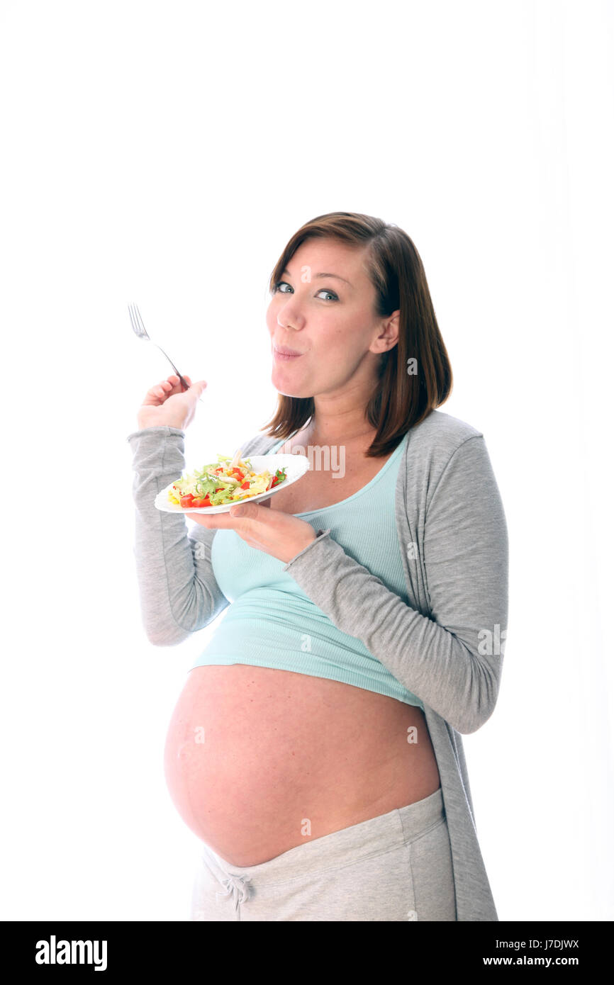 Donna incinta mangiar sano insalata. Foto Stock