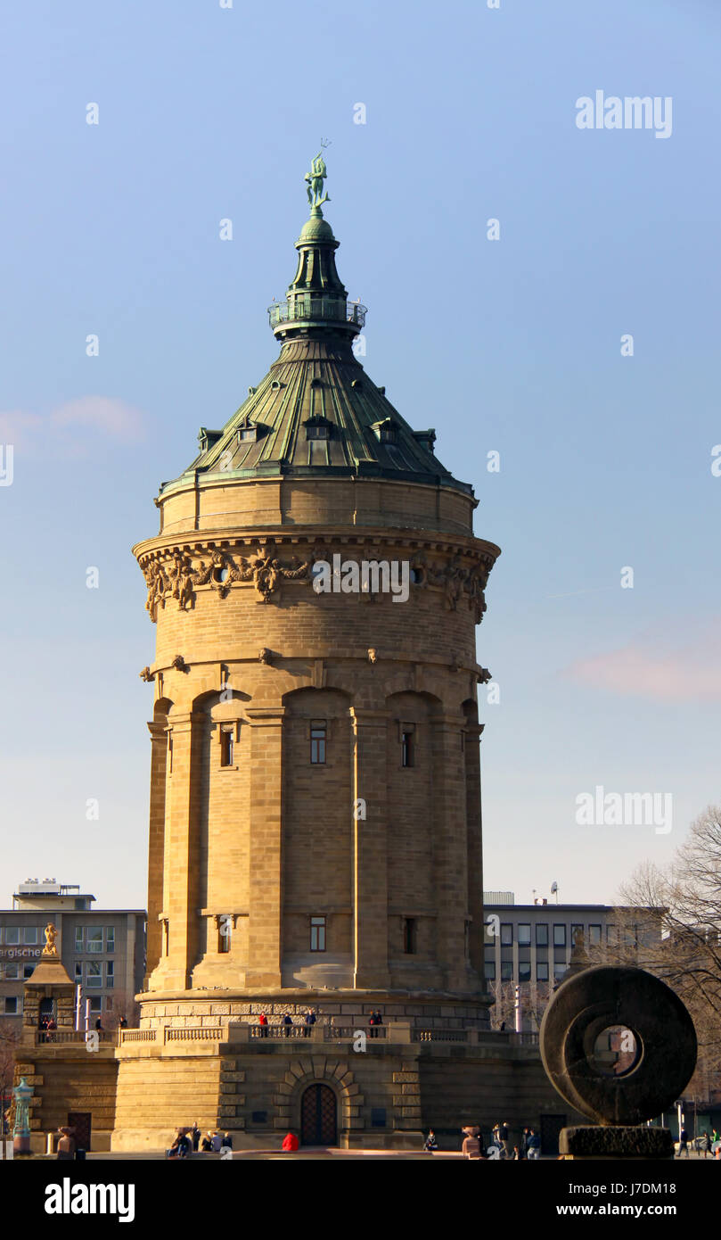 Torre di acqua di acquedotto jugendstil emblema ruota ad anello foro scultura water tower Foto Stock