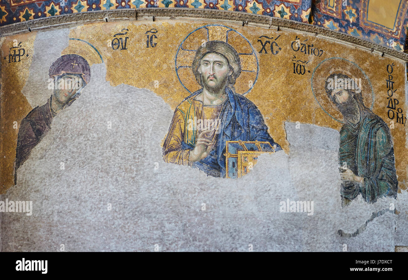 Xiii secolo Deesis mosaico di Gesù Cristo affiancato dalla Vergine Maria e Giovanni Battista in Hagia Sophia tempio ad Istanbul in Turchia. Foto Stock