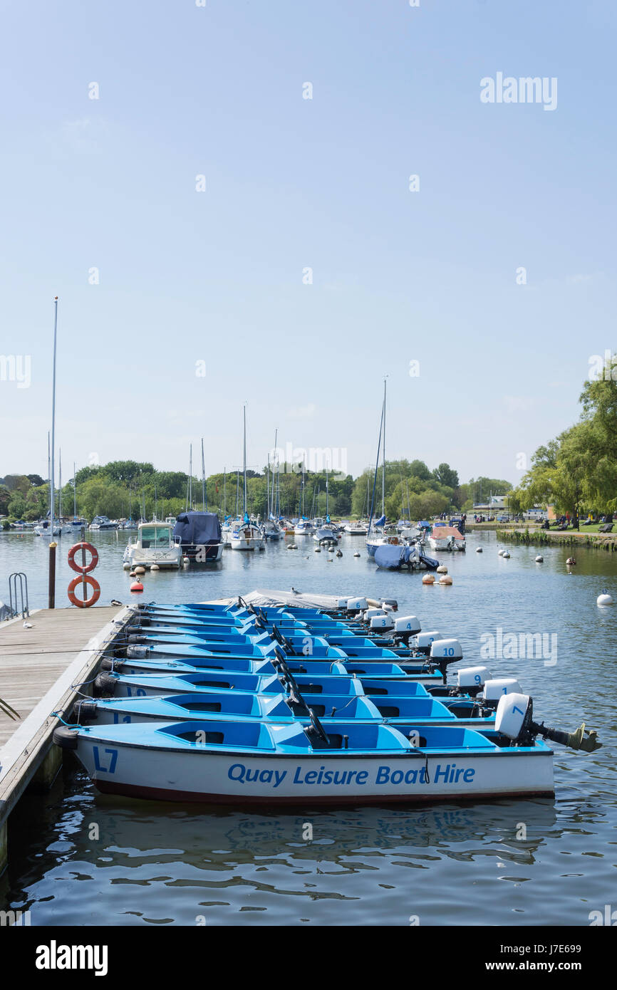 Barche a noleggio su Town Quay, Christchurch Quay, Christchurch, Dorset, England, Regno Unito Foto Stock