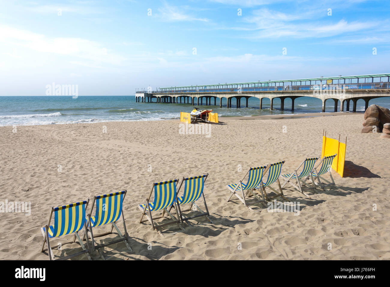 Vista sulla spiaggia e Bournemouth Pier, Boscombe, Bournemouth Dorset, England, Regno Unito Foto Stock