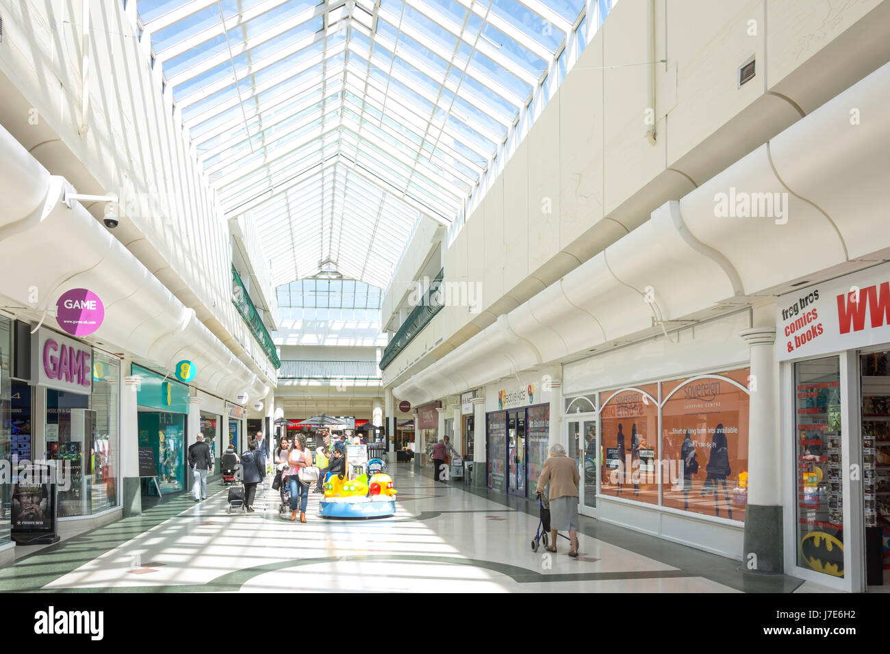 Interno del sovrano Shopping Centre, Christchurch Road, Boscombe, Bournemouth Dorset, England, Regno Unito Foto Stock