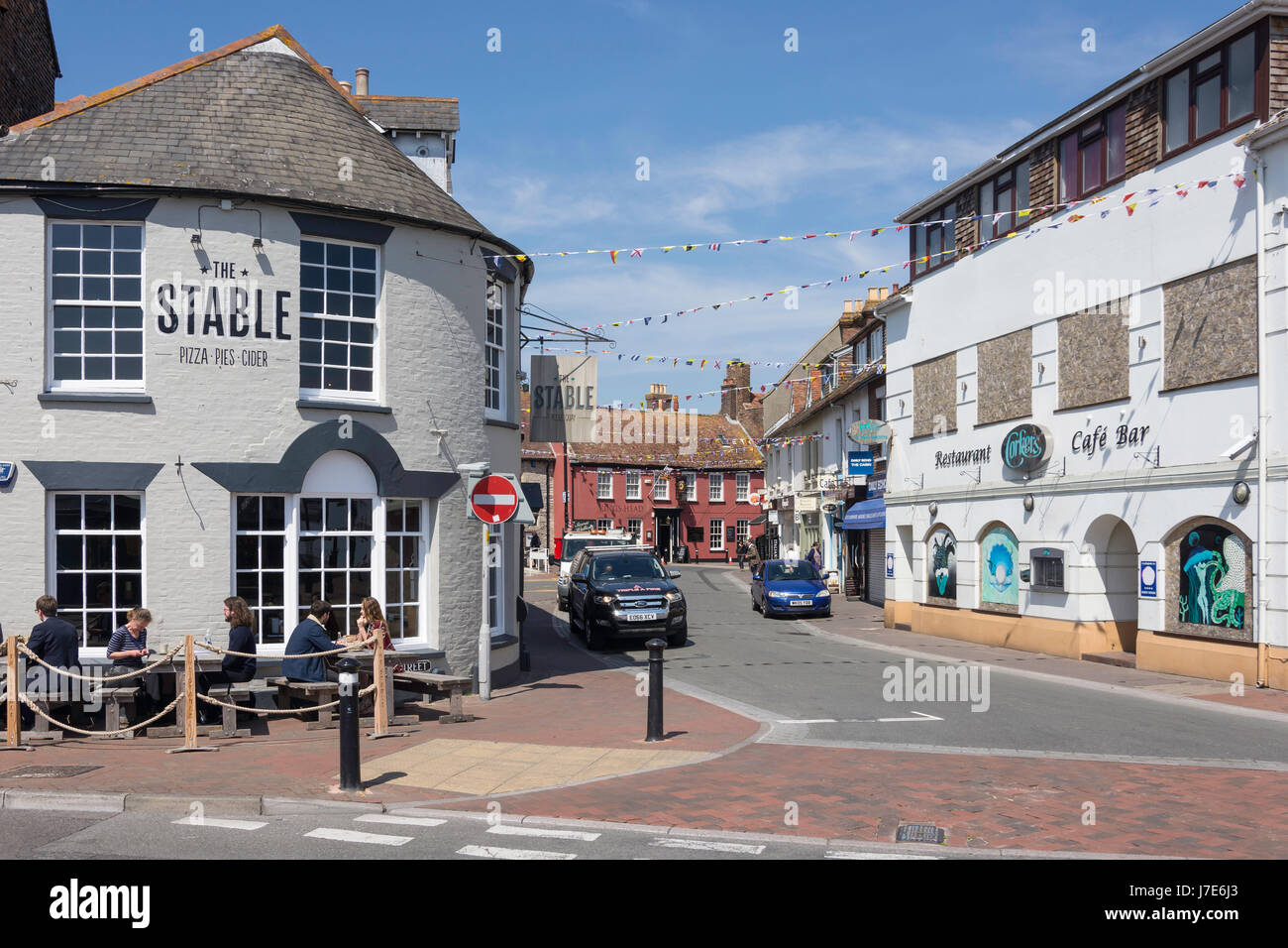 Abbassare High Street dalla città Quay, Poole, Dorset, England, Regno Unito Foto Stock