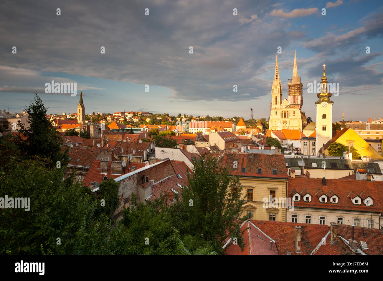 Vista panoramica della città di Zagabria di tetti, Croazia Foto Stock