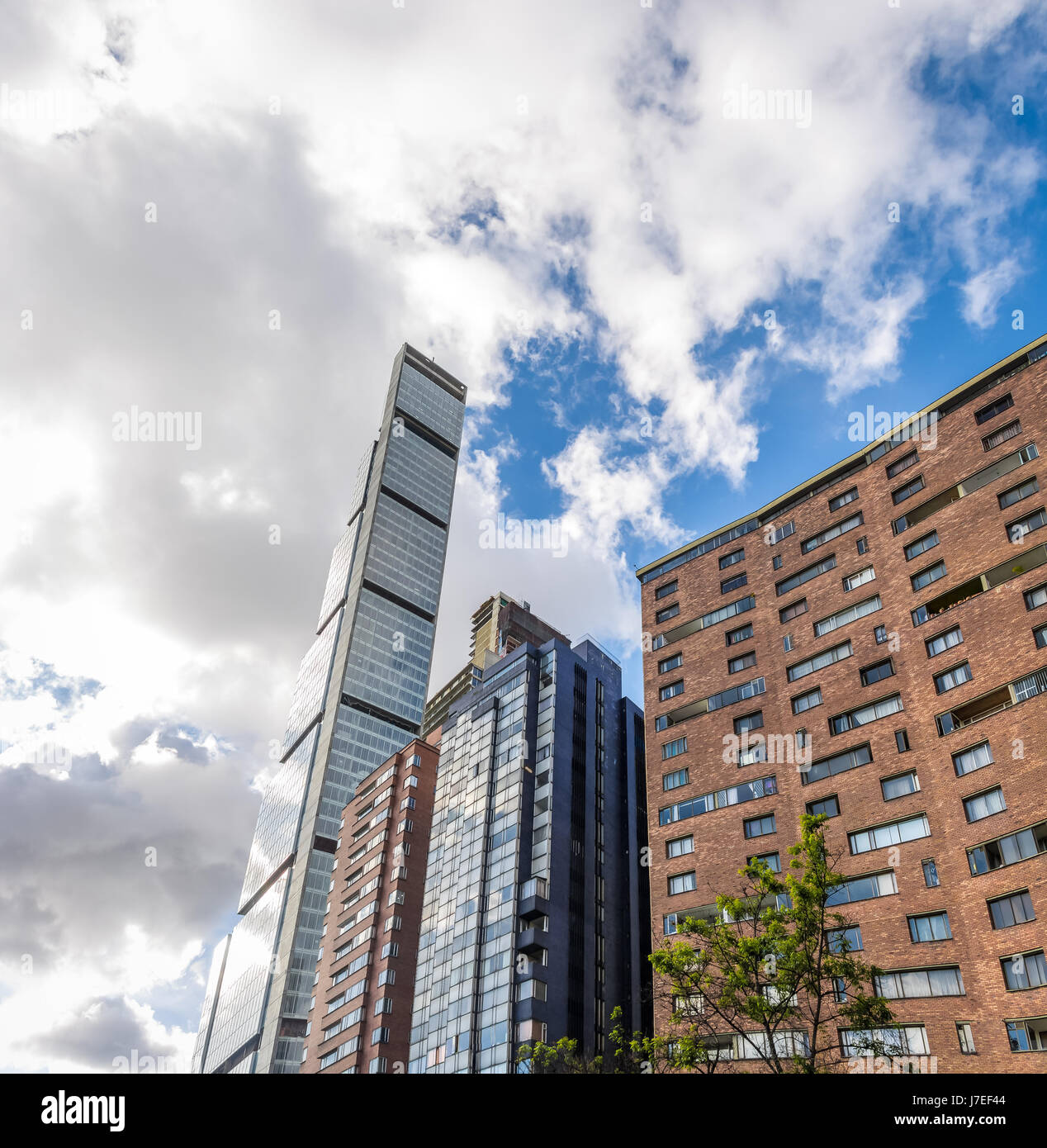 Bogotà Skyline e Bacata Tower Building - Bogotà, Colombia Foto Stock