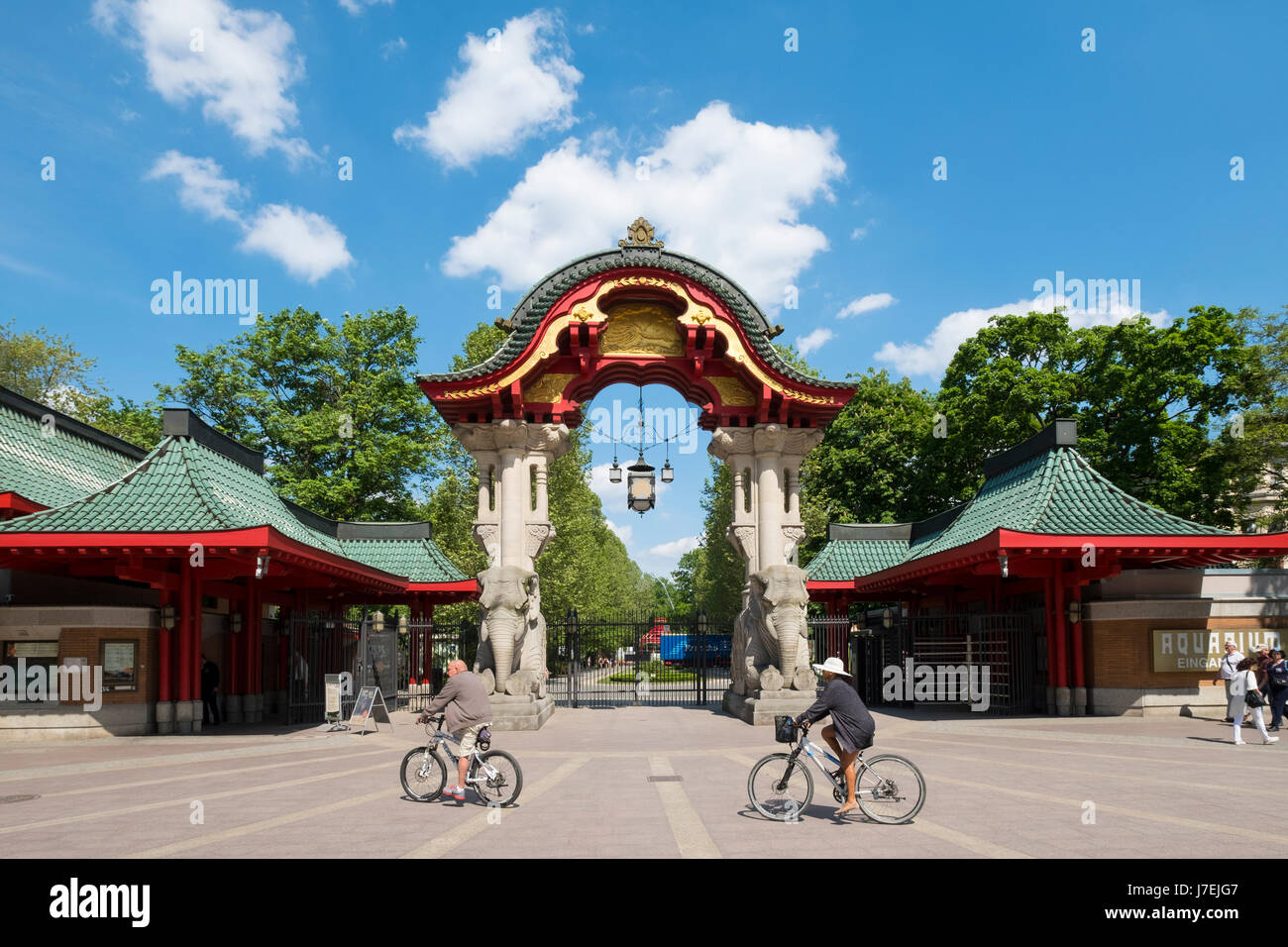 Entrata allo Zoo di Berlino nel quartiere di Charlottenburg, Berlino, Germania Foto Stock