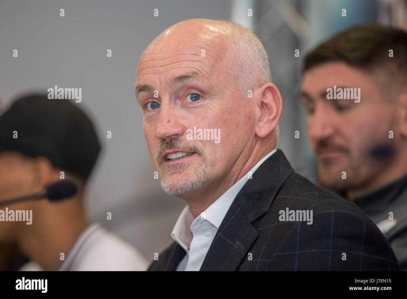 Cardiff Wales, Regno Unito, 24 maggio 2017. Promotore Barry McGuigan durante un ciclone promozioni boxe conferenza stampa presso il Clayton Hotel davanti a 'Il Drago" lotta card presso il Motorpoint Arena venerdì 26 maggio. Foto di Mark Hawkins Credito: Mark Hawkins/Alamy Live News Foto Stock