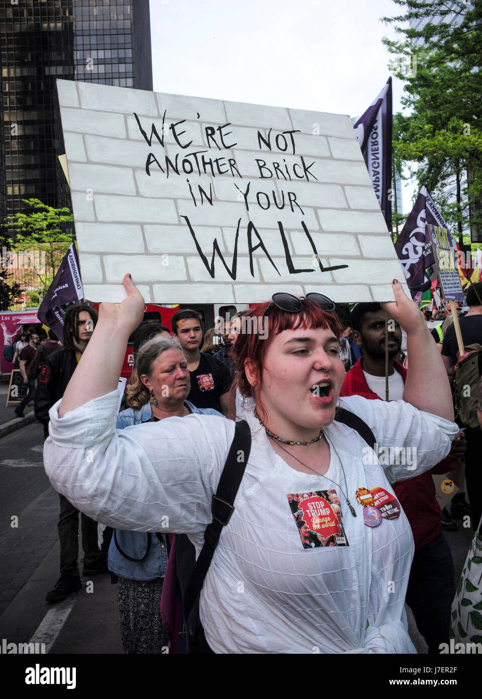 Bruxelles, Belgio. 24 maggio 2017. marcia di protesta contro il Presidente degli Stati Uniti d'America nel centro della città di Bruxelles, in Belgio, il 24.05.2017 il presidente statunitense Donald Trump, per partecipare a una NATO (Organizzazione del Trattato del Nord Atlantico) summit Maggio 25 da Wiktor Dabkowski | Utilizzo di credito in tutto il mondo: dpa/Alamy Live News Foto Stock