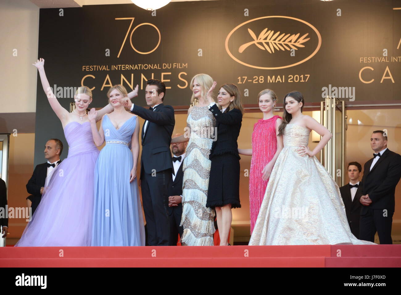 Cannes, Francia. Xxiv Maggio, 2017. CANNES, Francia - 24 Maggio: Colin Farrell, Kirsten Dunst, Elle Fanning, Sofia Coppola, Nicole Kidman, Youree Henley, Angousie riso e Addison Riecke, partecipare alla "ingannato" screening durante il settantesimo annuale di Cannes Film Festival presso il Palais des Festivals il 24 maggio 2017 a Cannes, Francia. Credito: Federico Injimbert/ZUMA filo/Alamy Live News Foto Stock