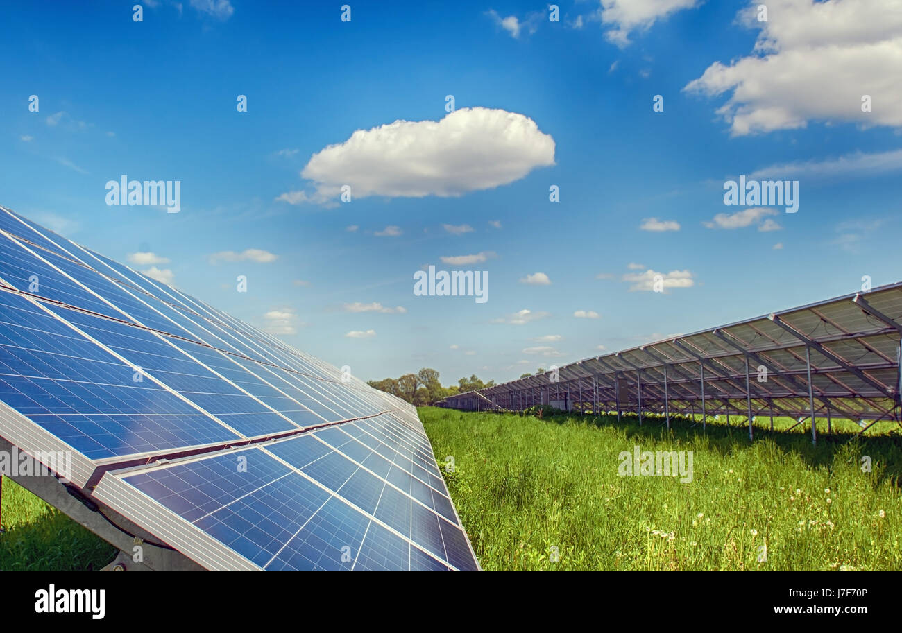 Immagine di un grande impianto solare Foto Stock