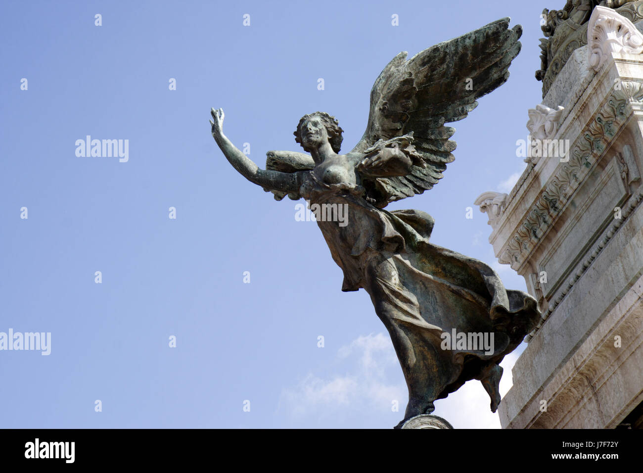 Statua roma roma imperatore re ali viaggio italia monumento dio arte cultura Foto Stock