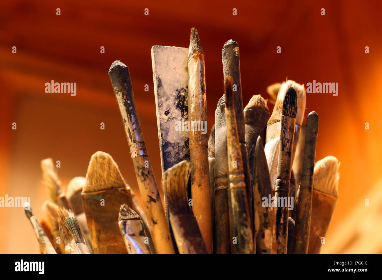 Arte artista pittore pennello gli strumenti pennello arte pittura colore vernice orizzontale Foto Stock