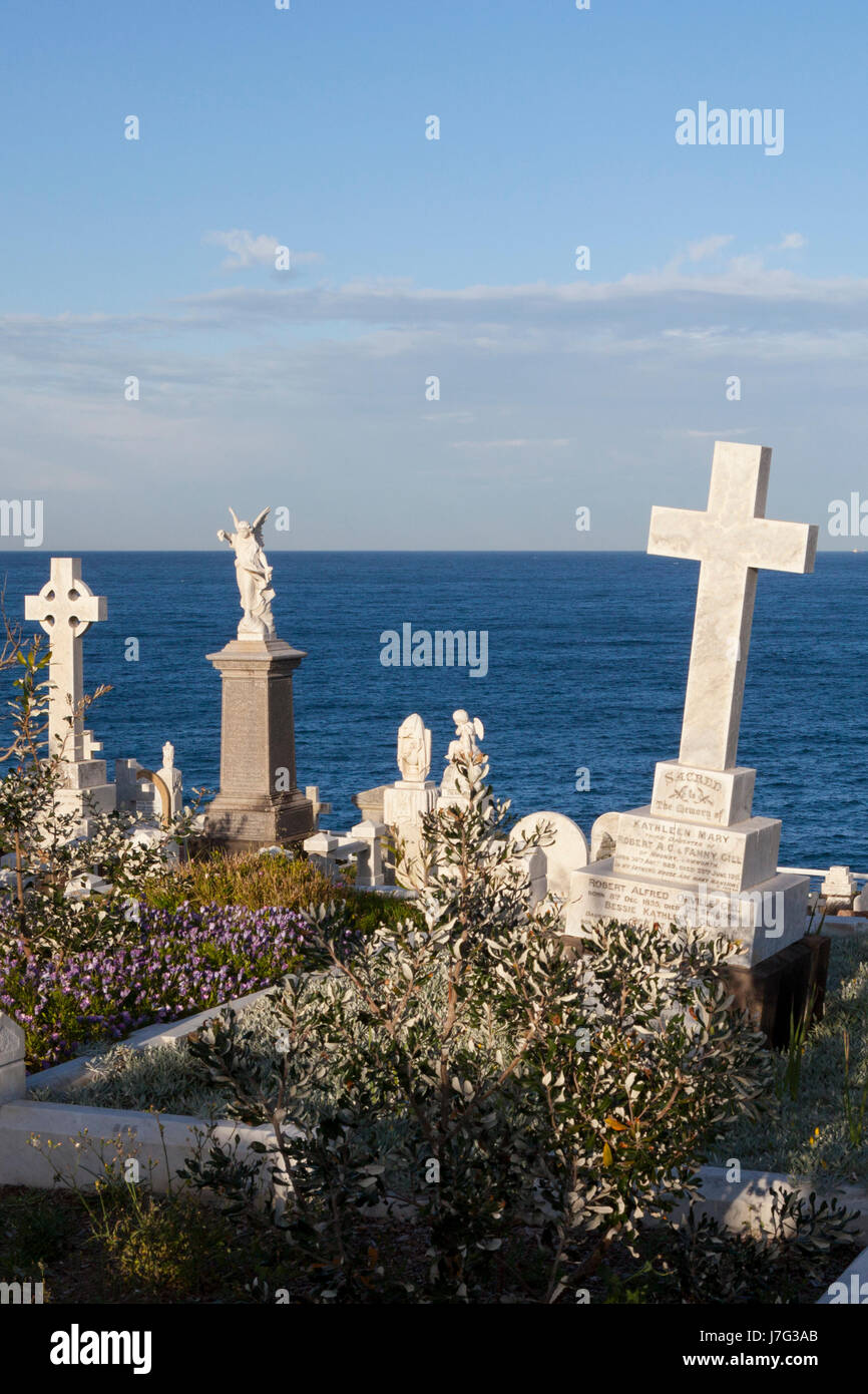 Per Bondi e Coogee percorso, passeggiata costiera, via Bronte Beach e il cimitero di Waverley Foto Stock