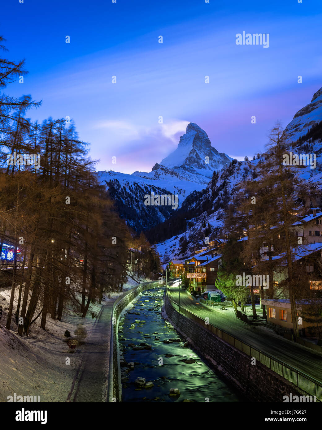 Zermatt Ski Resort e Cervino picco in serata, Svizzera Foto Stock