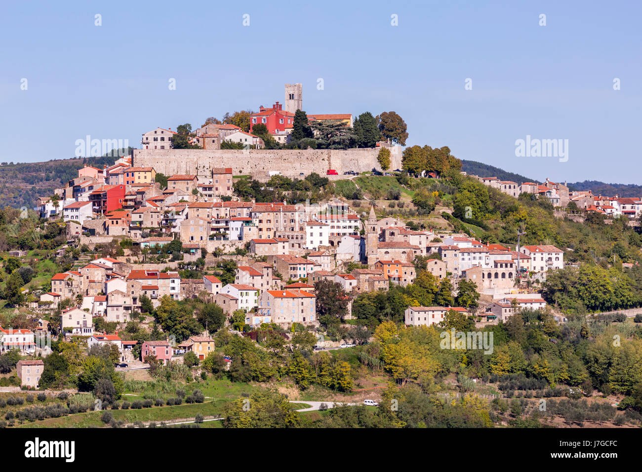 Townscape sulla collina, Montona, Istria, Croazia Foto Stock