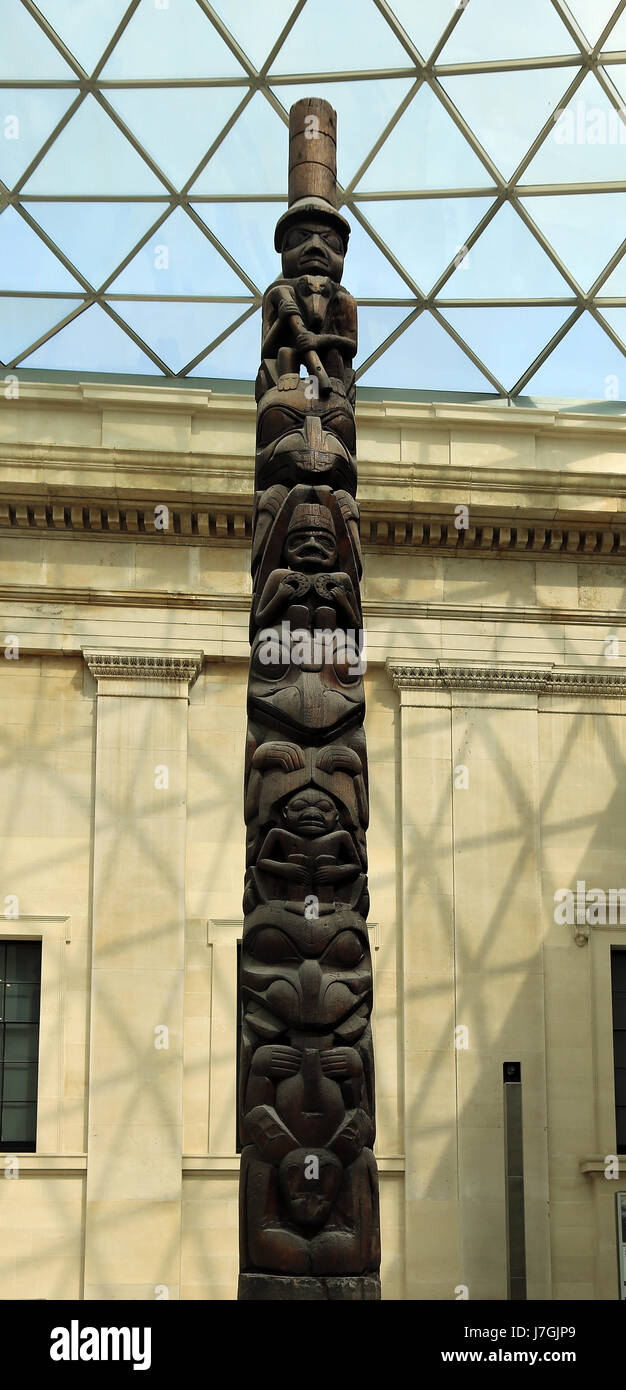 Casa polo frontale, Haida. La British Columbia, Canada. Circa 1850, rosso del legno di cedro. British Museum. Londra. Regno Unito. Foto Stock