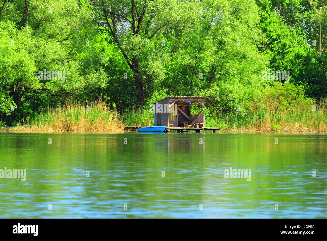 Parco naturale di Lonjsko polje in Croazia. Piccola pesca in legno casa. Foto Stock