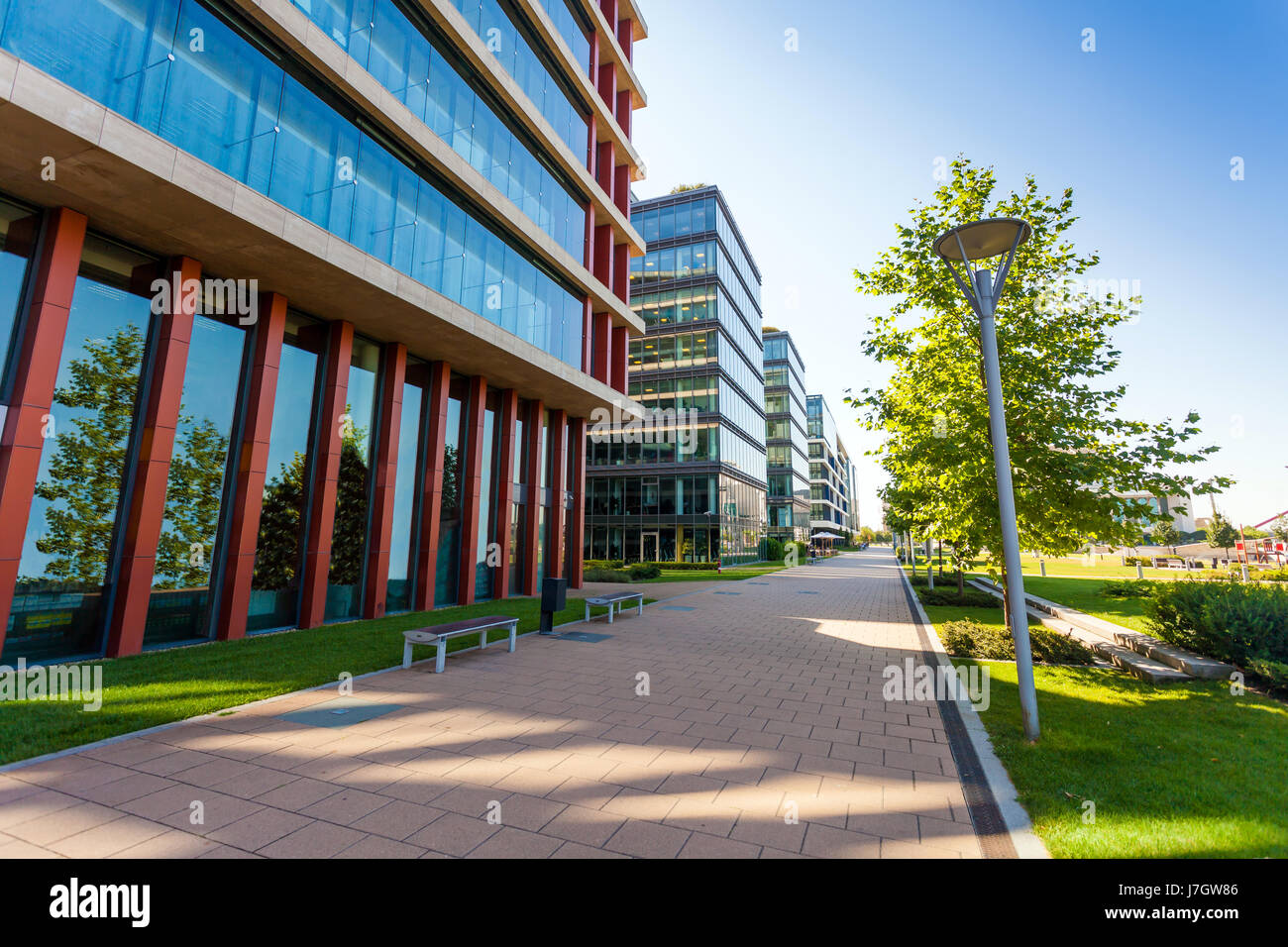 Moderno edificio dettaglio con parete di vetro trasparente Foto Stock