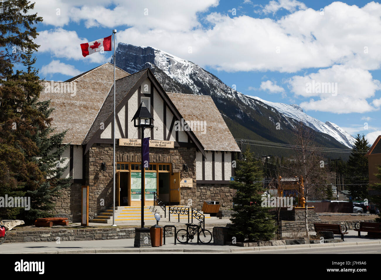 Banff Visitor Centre in Banff, Alberta, Canada. Il centro fornisce informazioni circa la città e la zona circostante. Foto Stock