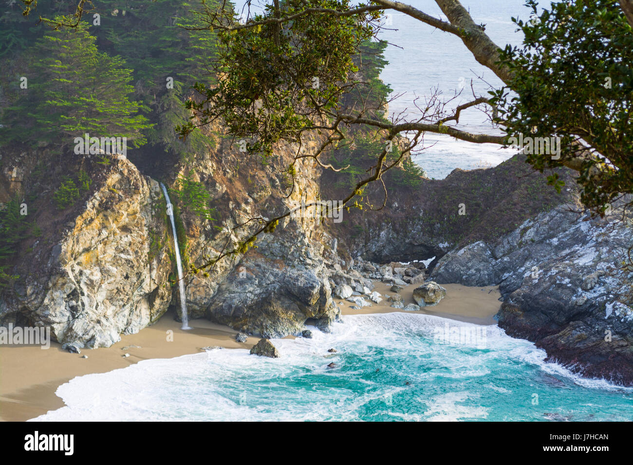 McWay cade in Big Sur State Park, California Foto Stock