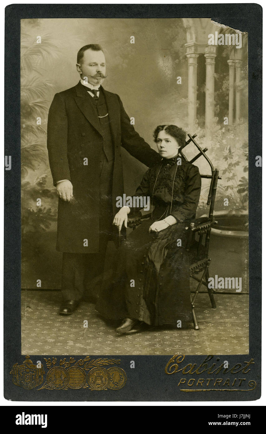 Ritratto di un uomo in stile vittoriano e sua moglie Foto Stock