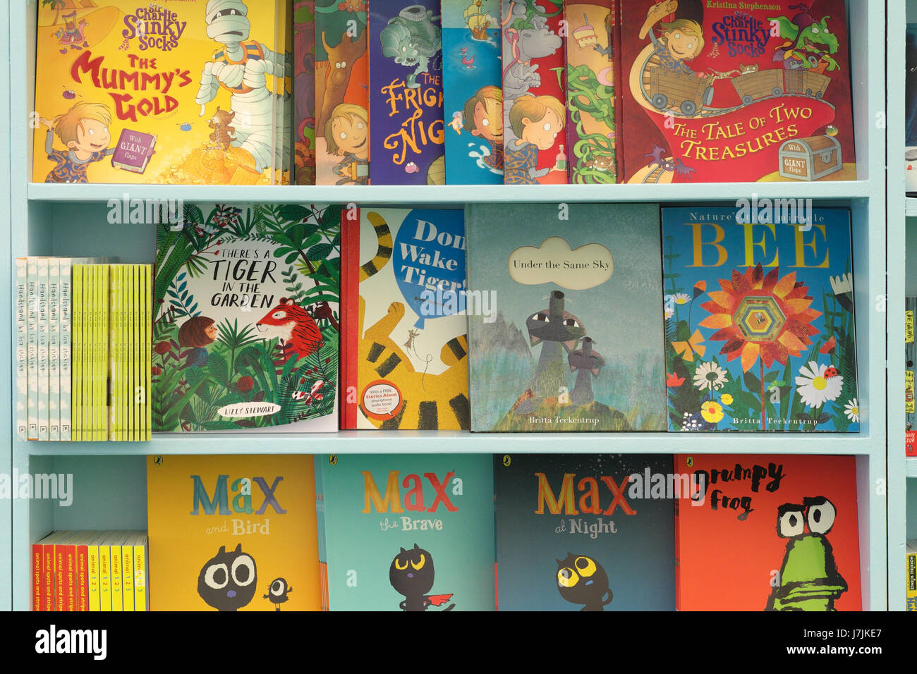 Selezione di libri per bambini in vendita in Hay Festival bookshop Foto Stock