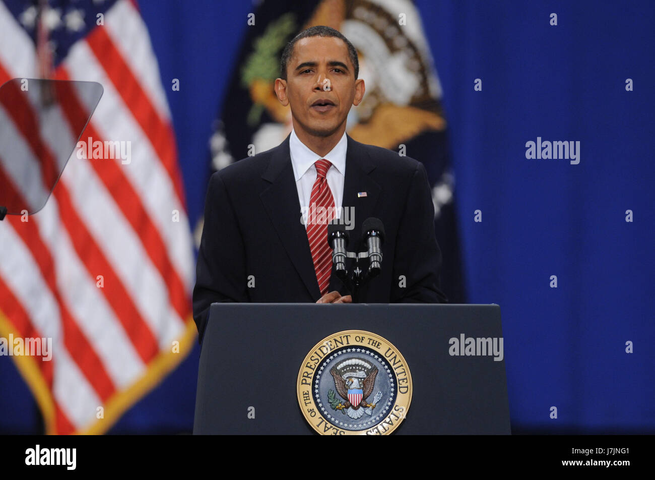 Stati Uniti Il presidente Barack Obama parla di Eisenhower Hall presso l'Accademia Militare degli Stati Uniti a West Point nel punto ad ovest di New York, che delinea il suo piano per distribuire 30.000 personnell militare in Afghanistan entro i prossimi sei mesi. Il 1 dicembre 2009. Credito: Dennis Van Tine/MediaPunch Foto Stock