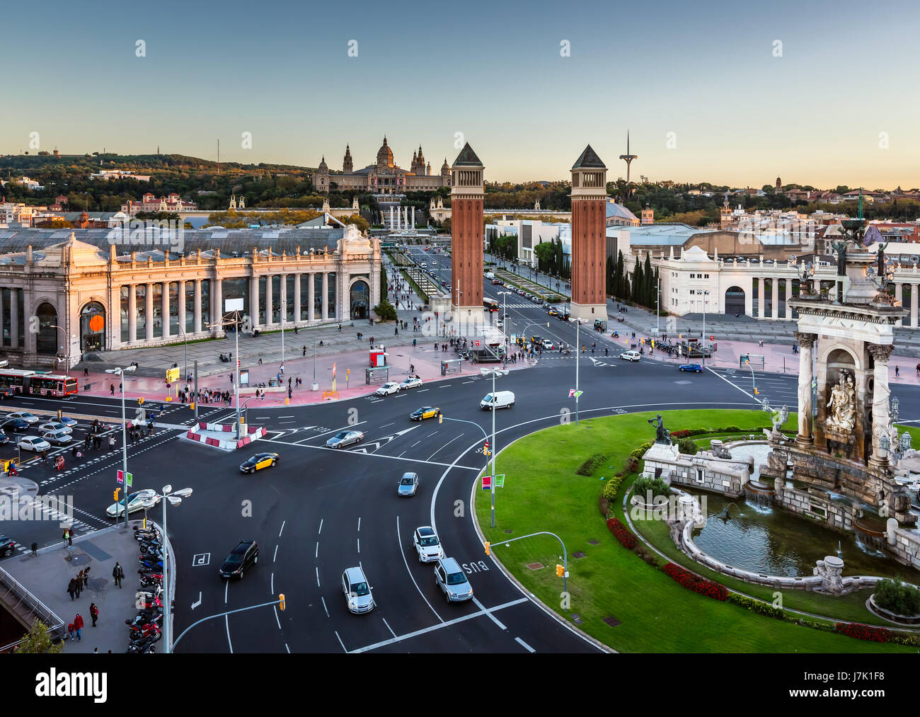 Vista aerea su Plaça Espanya e Montjuic Hill con il Museo Nazionale d'Arte della Catalogna, Barcellona, Spagna Foto Stock