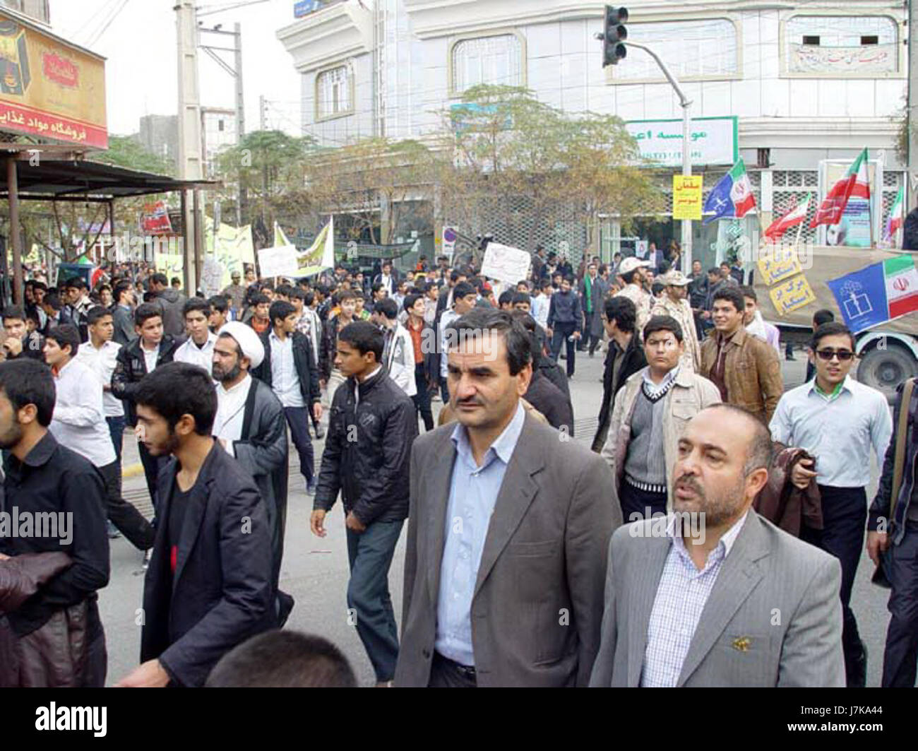 Il 13 Aban (4 novembre) segna un evento importante nella Repubblica islamica dell'Iran, in particolare nella regione di Razavi Khorasan. È un giorno di importanza politica e storica che commemora gli eventi della rivoluzione iraniana del 1979 e le sue conseguenze. Foto Stock