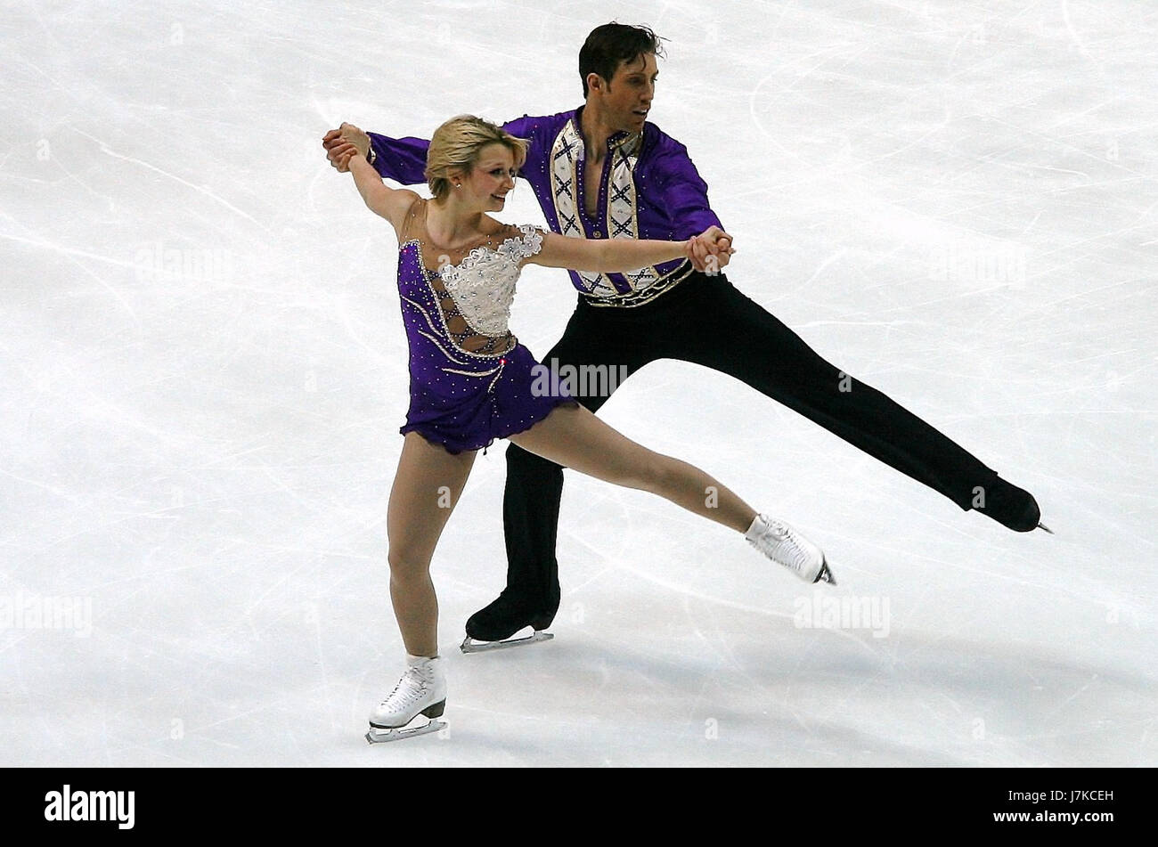 Il WFSC (World Figure Skating Championships) del 2011 ha visto Kirsten Moore Towers e Dylan Moscovitch competere nell'evento di pattinaggio artistico a coppie, mostrando la loro abilità tecnica e artistica nello sport. Foto Stock