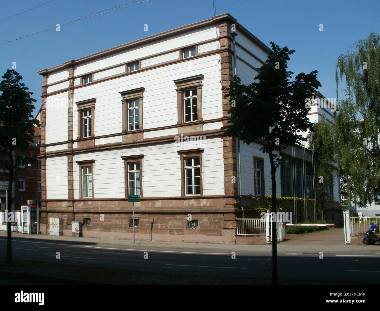Questa immagine raffigura un'area di SaarbrÃ¼cken, in Germania, in particolare la strada marcata GHFstr46. SaarbrÃ¼cken è una città nota per la sua miscela di cultura francese e tedesca, situata vicino al confine tra i due paesi. Foto Stock