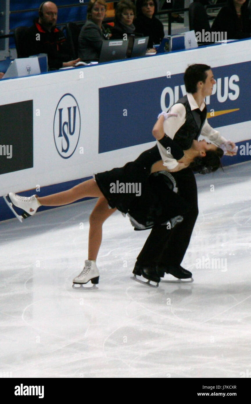 Questa immagine mostra le prestazioni WFSC (World Figure Skating Championships) del 2011 di Madison Chock e Greg Zuerlein, ballerini americani sul ghiaccio. Le loro prestazioni facevano parte dell'evento di pattinaggio artistico competitivo e contribuirono alla loro posizione nello sport. Foto Stock