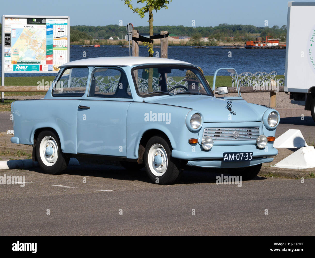 La 1970 Trabant 601K è una storica vettura dell'Europa orientale nota per il suo design unico e il suo ruolo nell'industria automobilistica socialista. Il veicolo è stato prodotto nella Germania Est, parte del blocco sovietico. Foto Stock