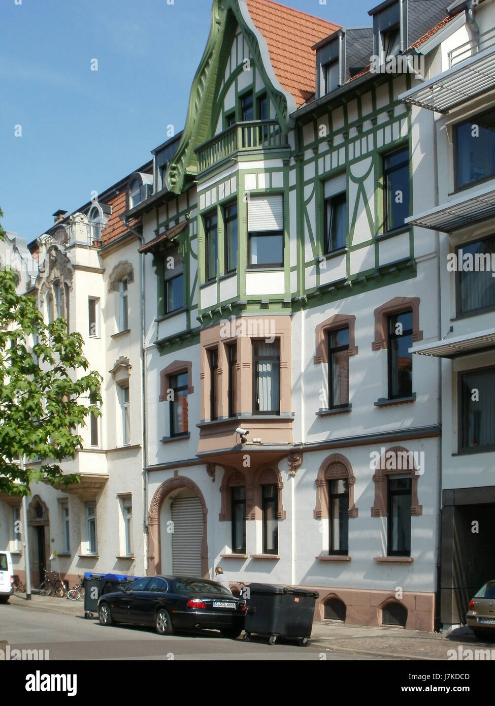 Questa immagine scattata il 2 maggio 2011 mostra il Graf Johann Strasse 25 a SaarbrÃ¼cken, Germania, dando uno sguardo all'ambiente urbano e all'architettura della città. Foto Stock