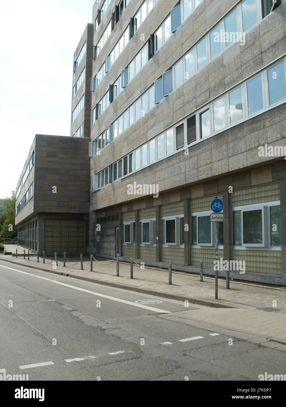 Il Finanzministerium (Ministero delle Finanze) di SaarbrÃ¼cken, in Germania, è l'edificio del governo centrale per le questioni finanziarie della regione. Svolge un ruolo chiave nella gestione delle politiche fiscali ed economiche dello Stato. Foto Stock