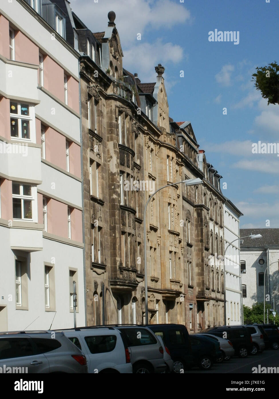 Questo titolo si riferisce probabilmente a un’ubicazione specifica o a un progetto infrastrutturale a SaarbrÃ¼cken, in Germania, identificato da un numero di riferimento specifico. Il documento o la relazione possono riguardare la costruzione di strade, la pianificazione urbana o altri argomenti relativi alle infrastrutture nella regione. Foto Stock