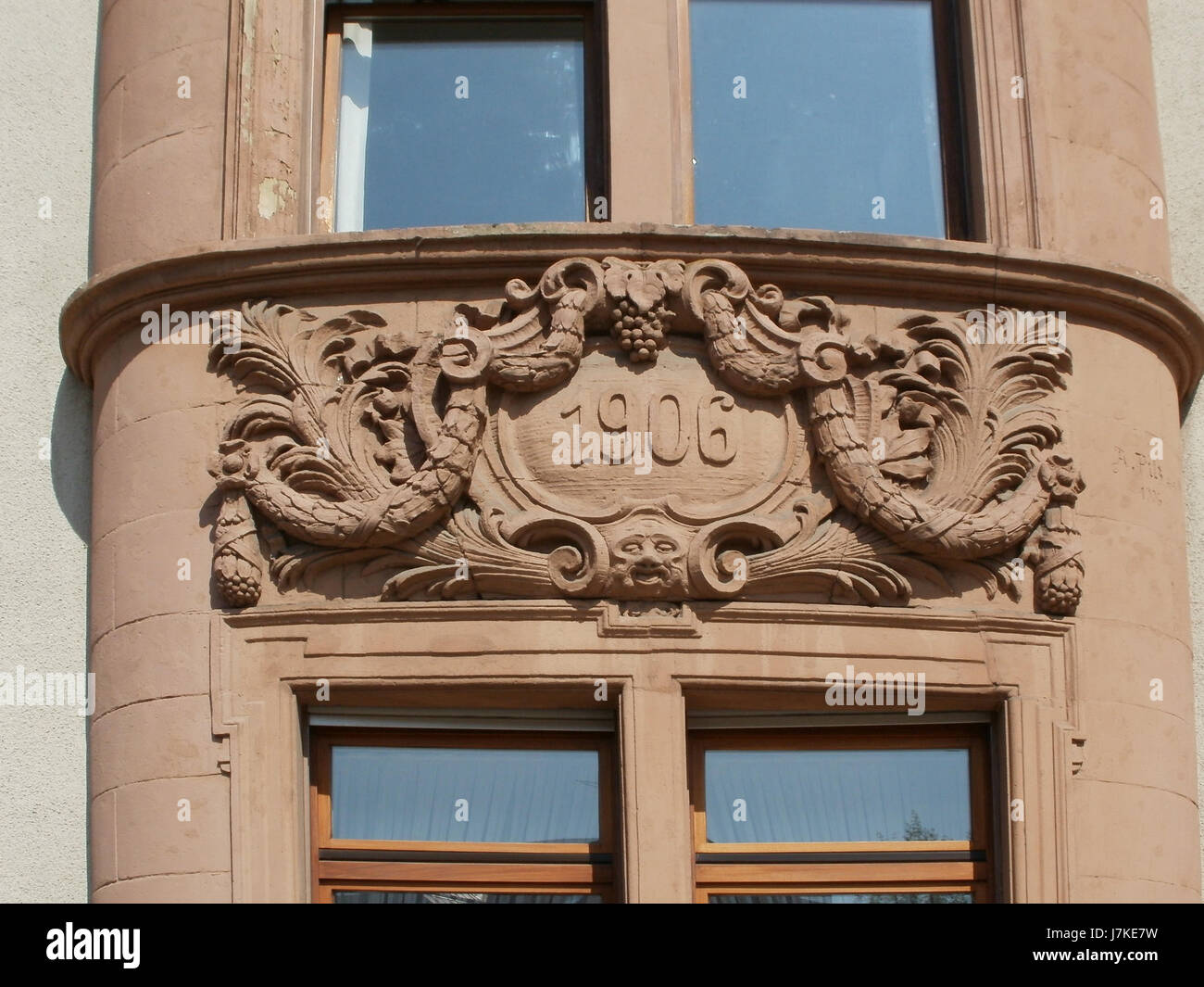 Il SeilerstraÃŸe di SaarbrÃ¼cken, in Germania, è una posizione centrale nota per le sue caratteristiche urbane, compresi gli edifici residenziali e commerciali, nonché per il suo ruolo nella struttura della città. Foto Stock