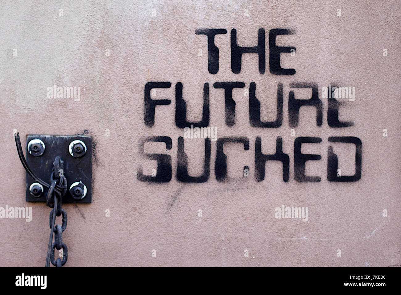 Questa opera d'arte, intitolata "Even When Ununiformemente distribuita The Future May", esplora i temi della disuguaglianza, della distribuzione delle risorse e dell'equilibrio sociale. Essa si riflette sulla giustizia sociale e sulle sfide poste dalla creazione di equità nelle società moderne. Foto Stock