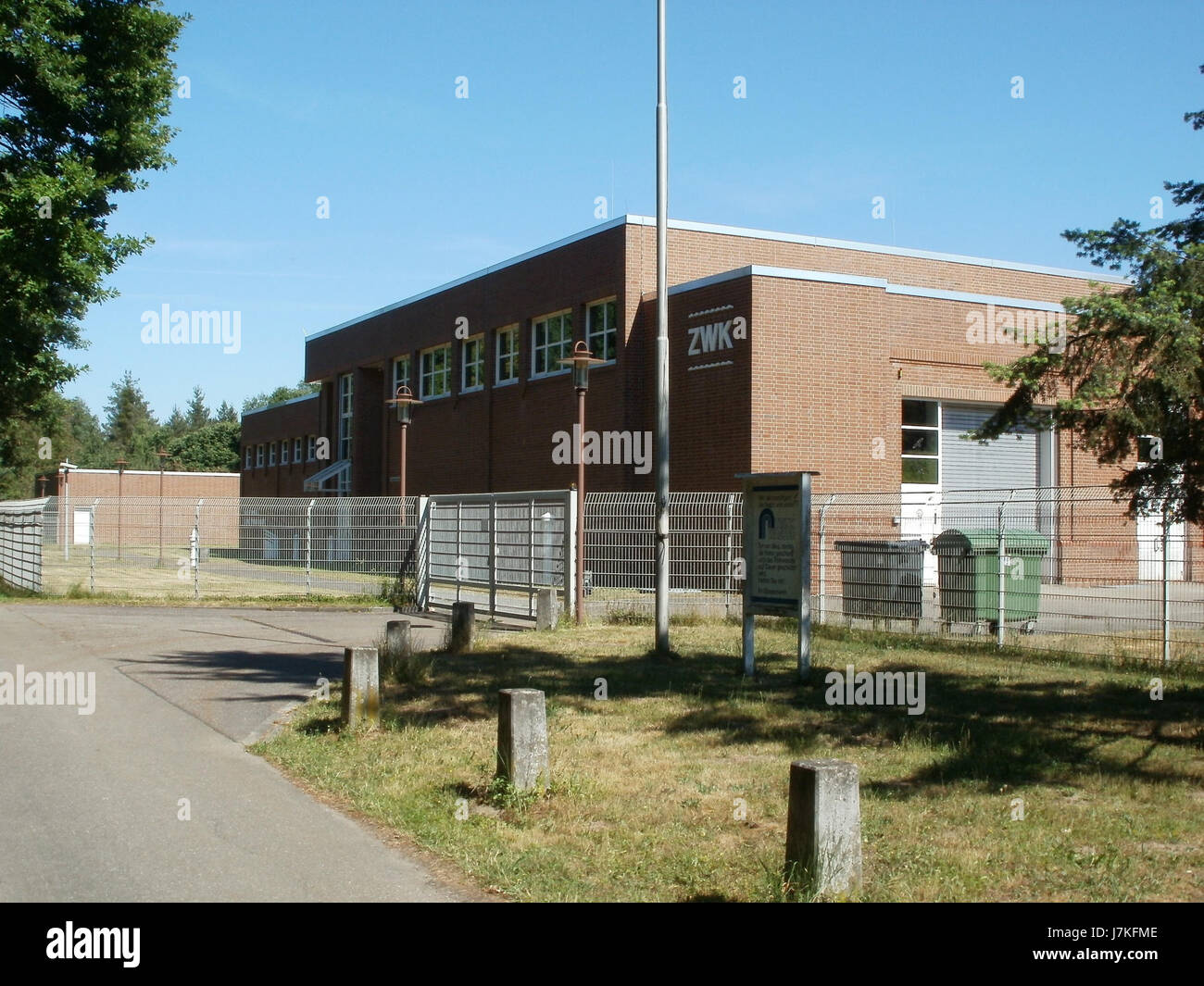 Il Wasserwerk Schwetzingen, situato in Germania, è uno storico impianto idrico che ha svolto un ruolo chiave nella gestione dell'approvvigionamento idrico locale. Il suo significato risiede nel progresso delle infrastrutture pubbliche nella regione durante il XIX secolo. Foto Stock