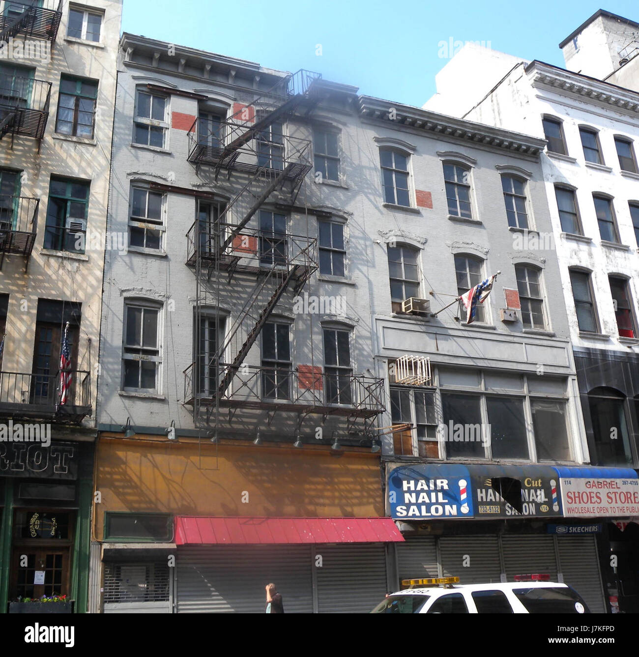 112 Chambers St si riferisce a una posizione specifica, possibilmente un edificio storico, un sito commerciale o una proprietà residenziale. Tale riferimento potrebbe riguardare la storia architettonica o culturale della zona, situata all'interno di un ambiente urbano. Foto Stock