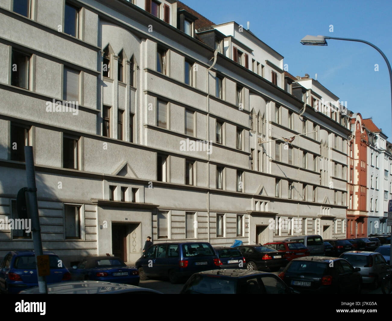 "20110602GHF Str125 127 Saarbruecken" sembra riferirsi a una posizione specifica o a una proprietà in via 125-127 a Saarbrücken, Germania, a partire dal 2 giugno 2011. Ulteriori dettagli sul contesto o sul significato non sono forniti. Foto Stock