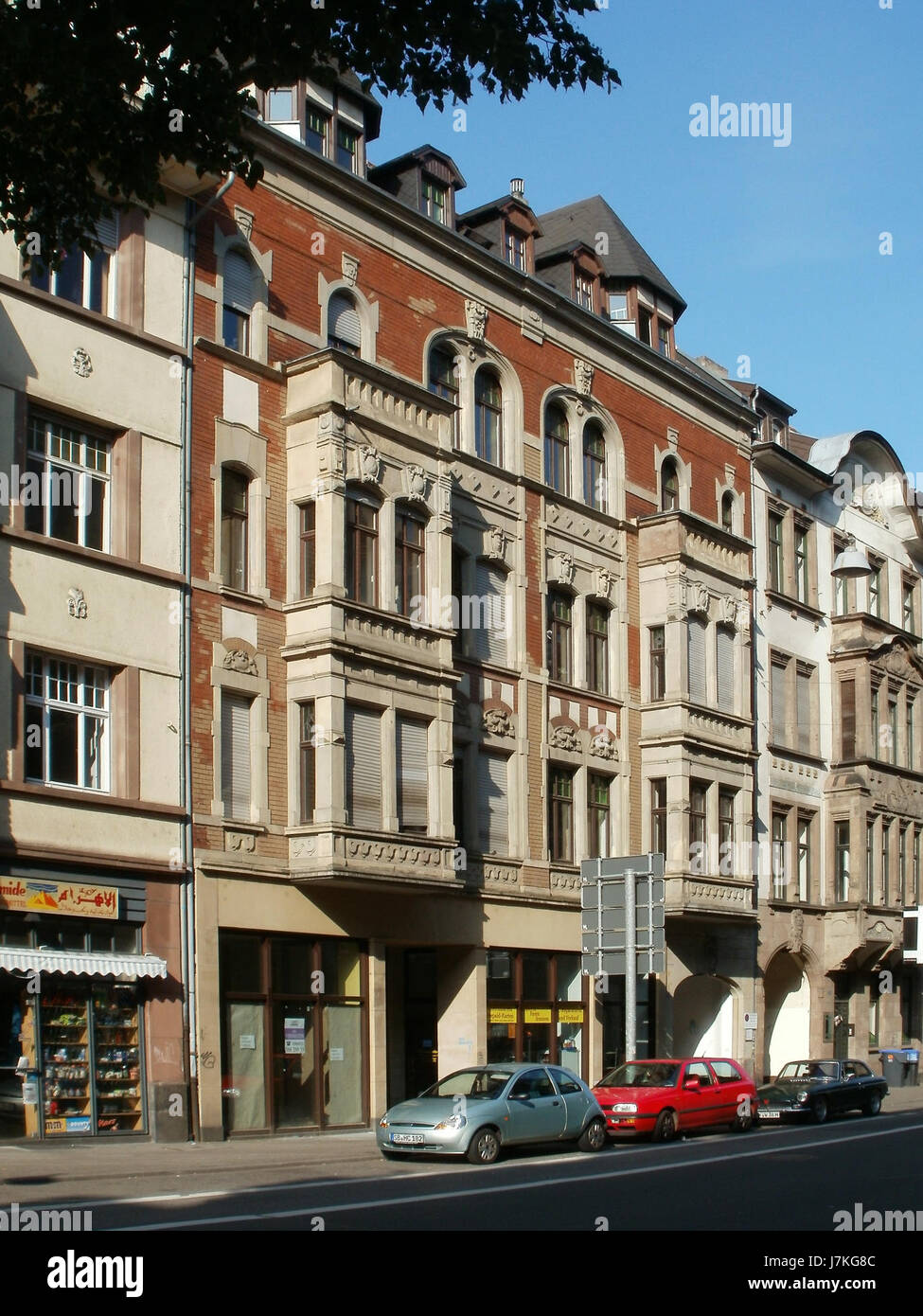 L'indirizzo Mainzer Str. 31 a Saarbrücken è una località in Germania. Fa parte delle infrastrutture della città, circondata da edifici residenziali e commerciali, indicativi dello sviluppo urbano della città. Foto Stock